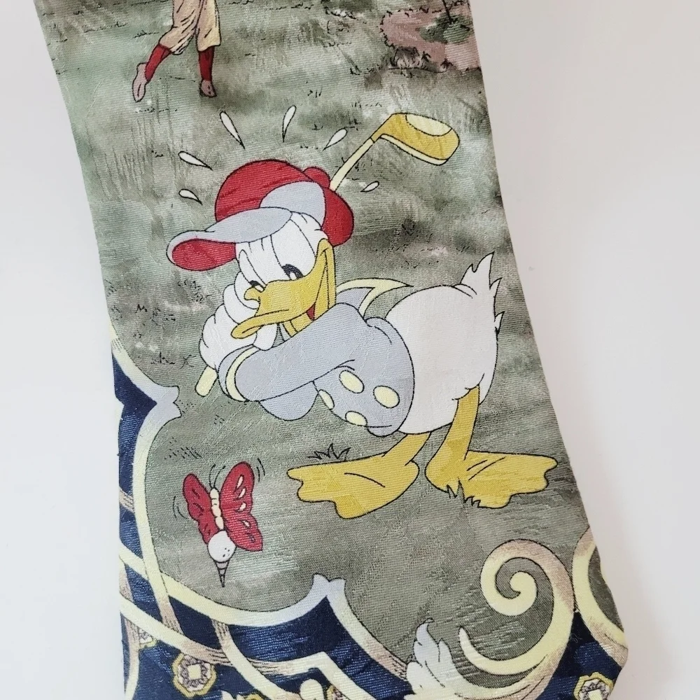 Disney Mickey Unlimited Vintage Donald Duck Golfing Novelty Tie‎